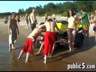 Teen Gets Naked At The Beach